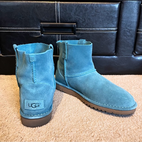 UGG Teal Aqua Blue Pull On ultra soft Suede Ankle Boots womens 9 - Picture 1 of 7